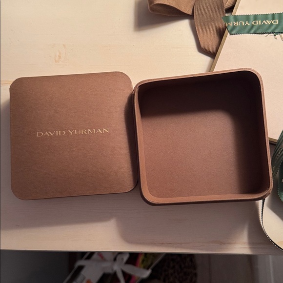 David Yurman Gift Box Set with Ribbon - Picture 2 of 2